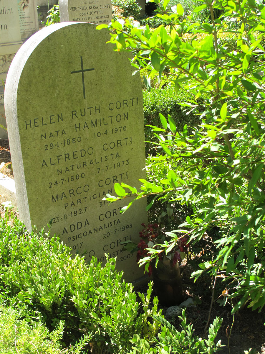 La tomba dei Corti al cimitero degli Inglesi a Roma (foto Paolo Camanni)